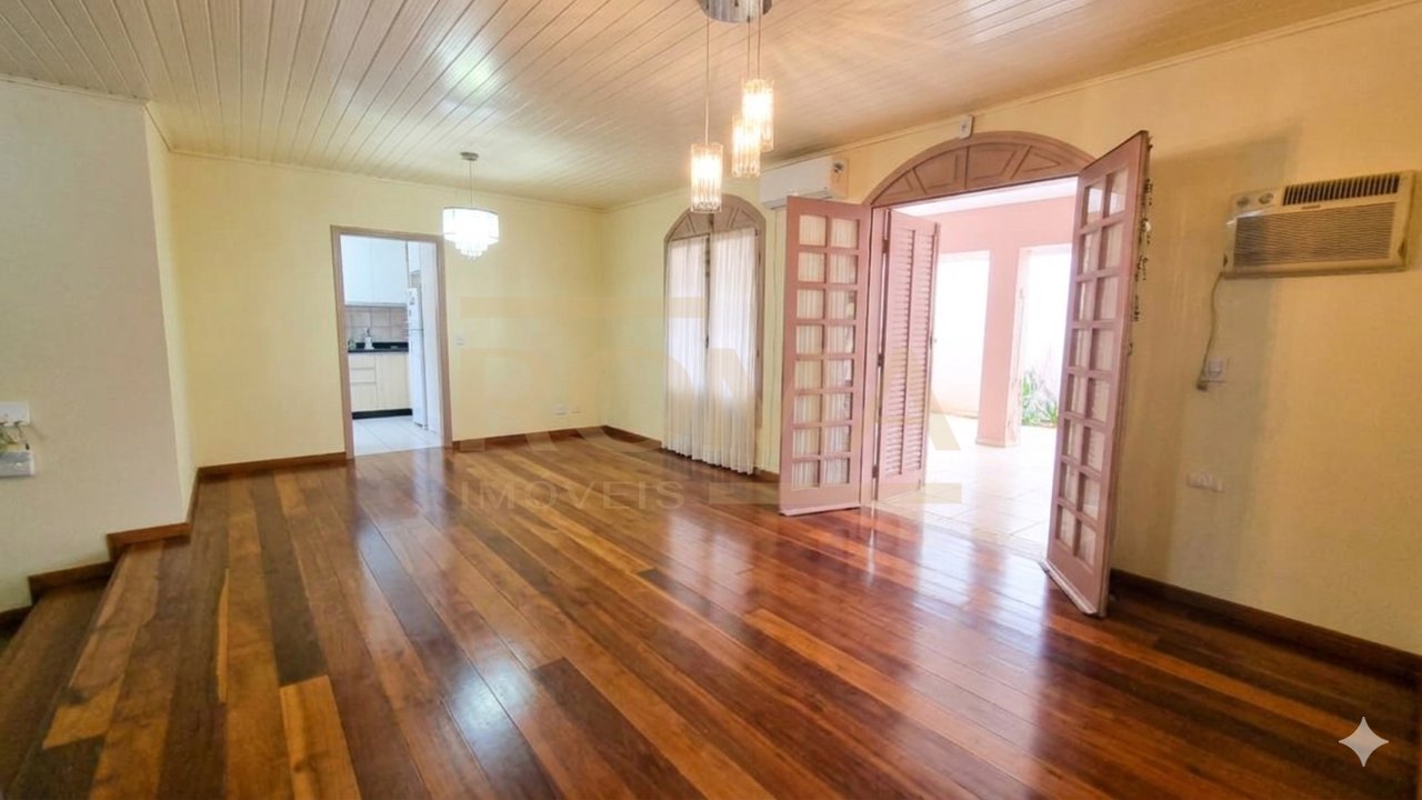 CASA NO CENTRO DA CIDADE — foto 15