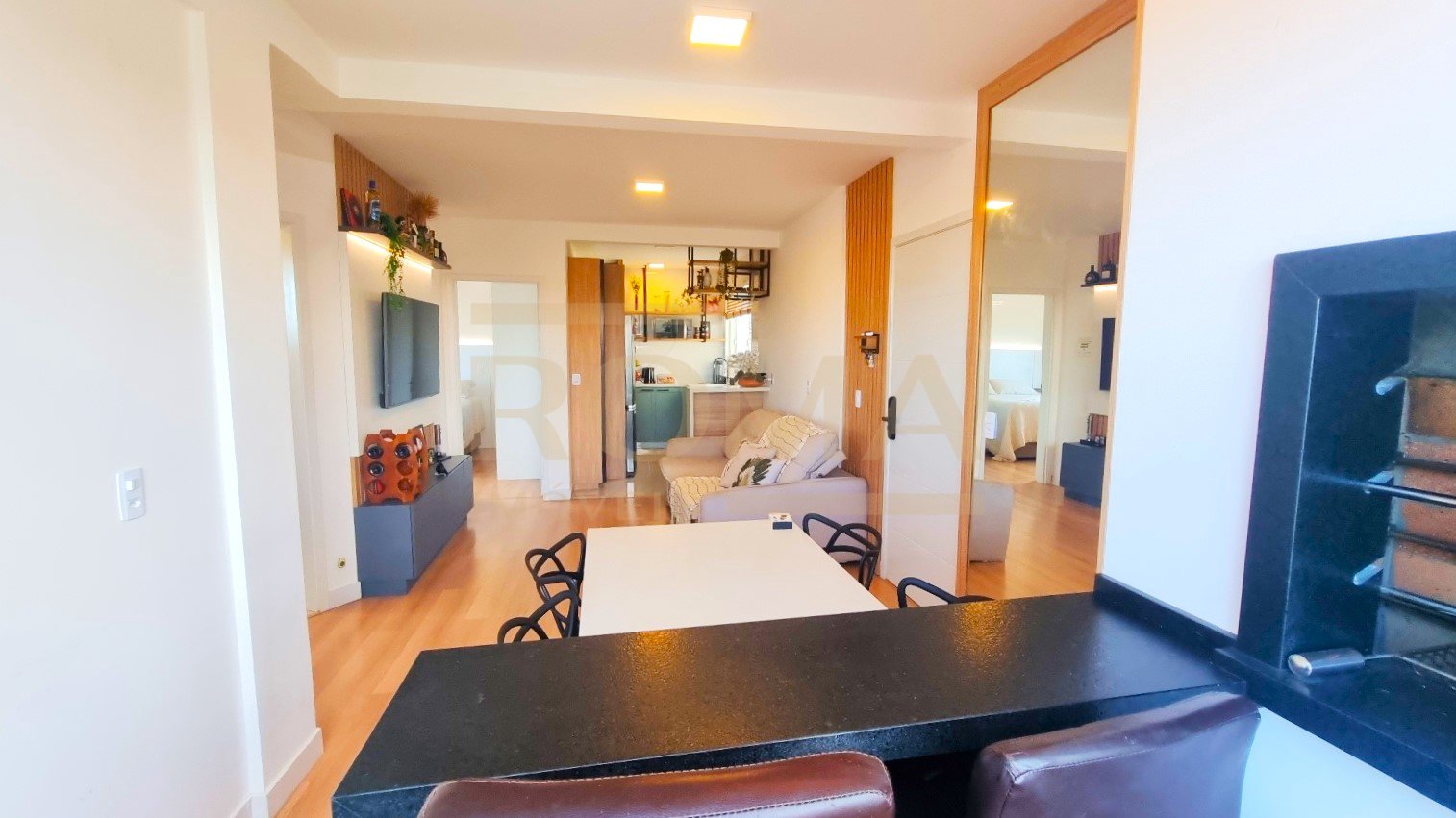 APARTAMENTO ESPAÇOSO, SEMI MOBILIADO E 2 VAGAS DE GARAGEM — foto 5