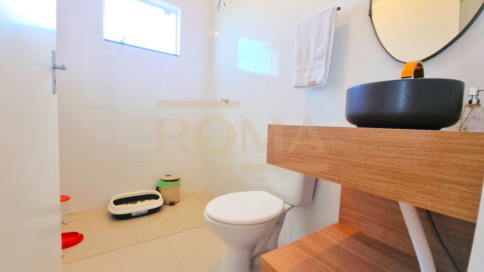 APARTAMENTO ESPAÇOSO, SEMI MOBILIADO E 2 VAGAS DE GARAGEM — foto 2