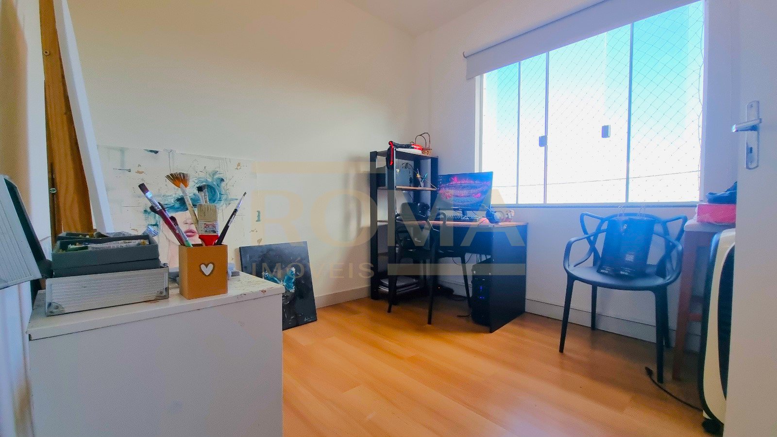 APARTAMENTO ESPAÇOSO, SEMI MOBILIADO E 2 VAGAS DE GARAGEM — foto 7