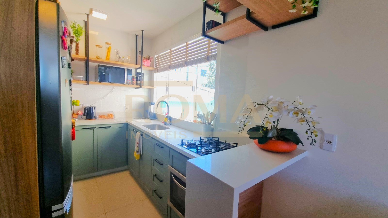 APARTAMENTO ESPAÇOSO, SEMI MOBILIADO E 2 VAGAS DE GARAGEM — foto 10