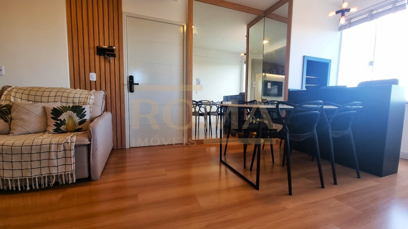 APARTAMENTO ESPAÇOSO, SEMI MOBILIADO E 2 VAGAS DE GARAGEM — foto 8
