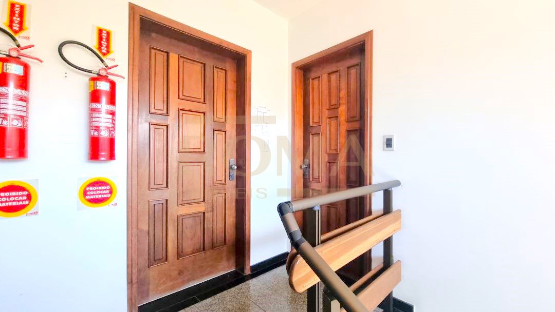 APARTAMENTO COM 3 QUARTOS E SACADA NA SALA NO BAIRRO PARAÍSO/CENTRO — foto 2