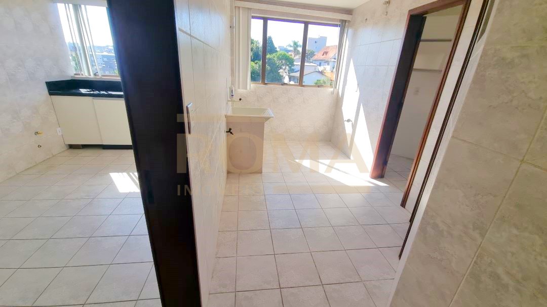 APARTAMENTO COM 3 QUARTOS E SACADA NA SALA NO BAIRRO PARAÍSO/CENTRO — foto 3