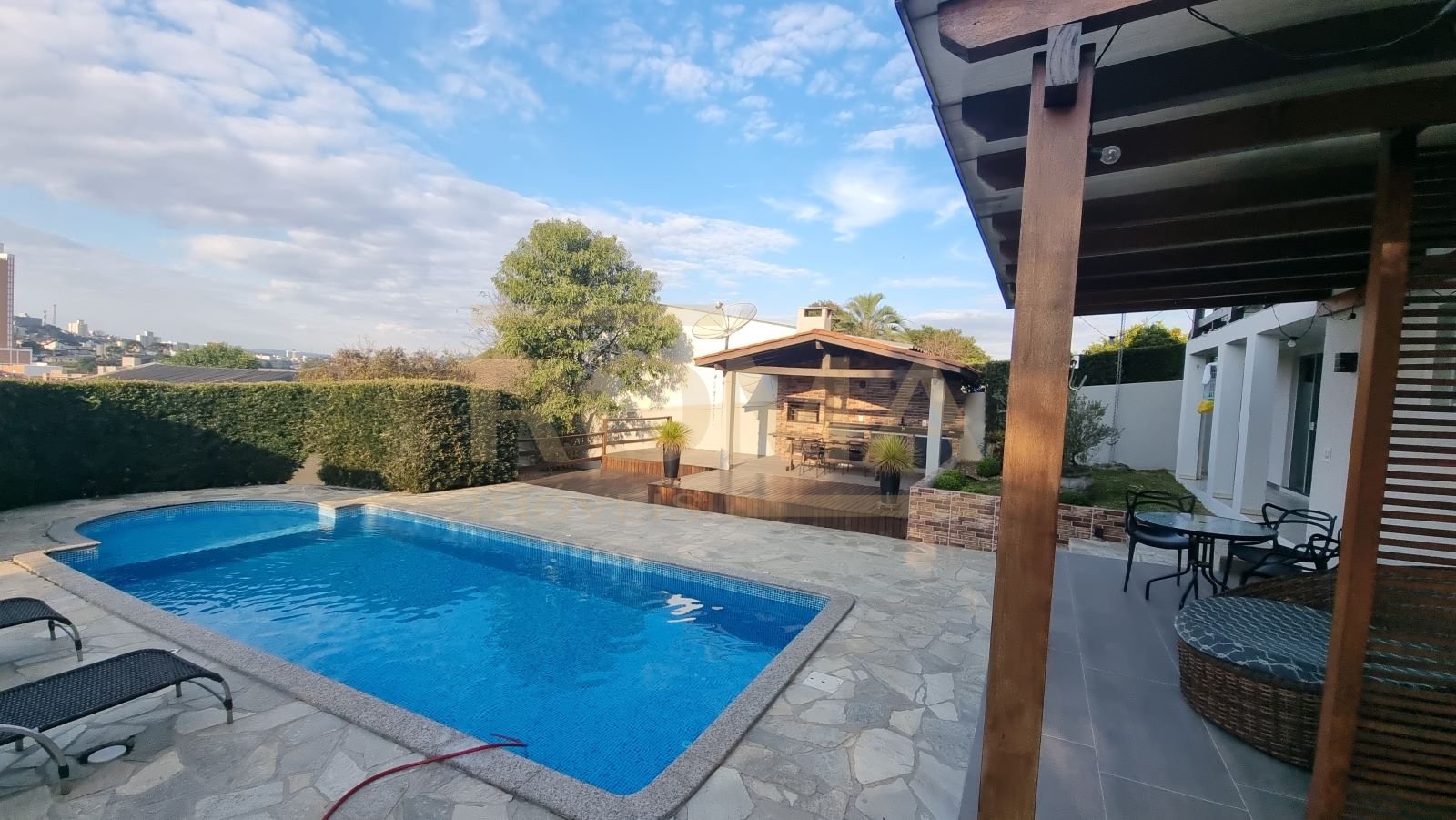 CASA EM ALTO PADRÃO - COM PISCINA — foto 3