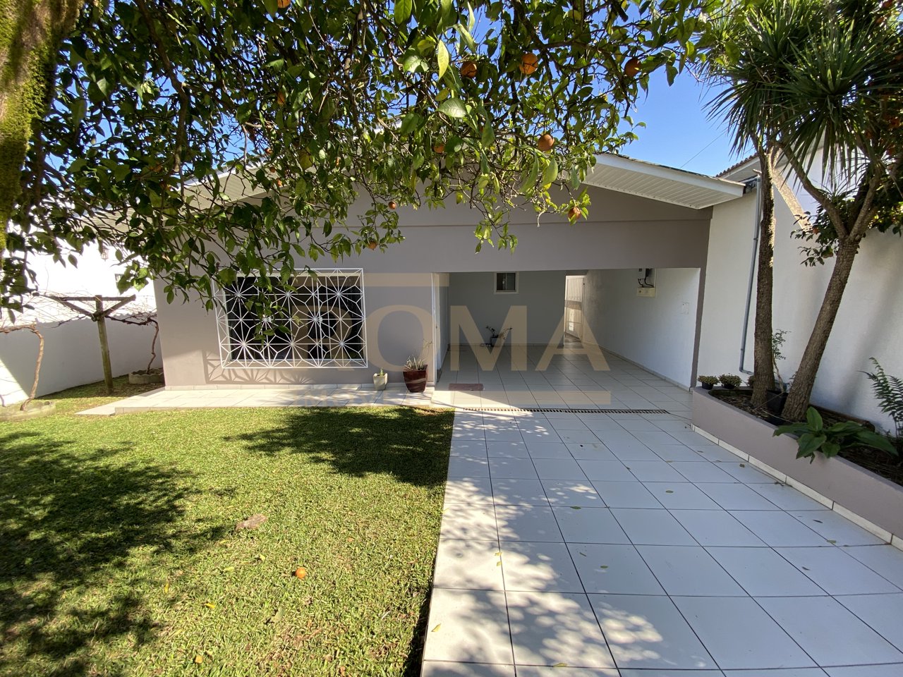 CASA ESPAÇOSA COM 3 QUARTOS (1 SUÍTE), SALÃO FESTAS NO BAIRRO BERGER