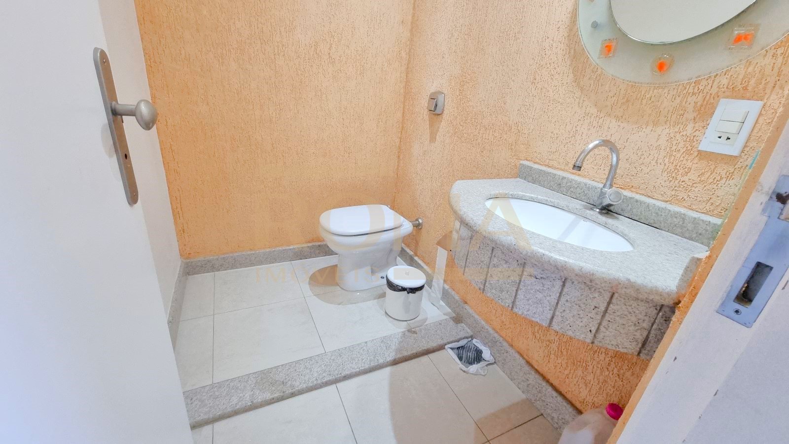 APARTAMENTO MOBILIADO, ESPAÇOSO E CONFORTÁVEL COM 2 SACADAS — foto 2