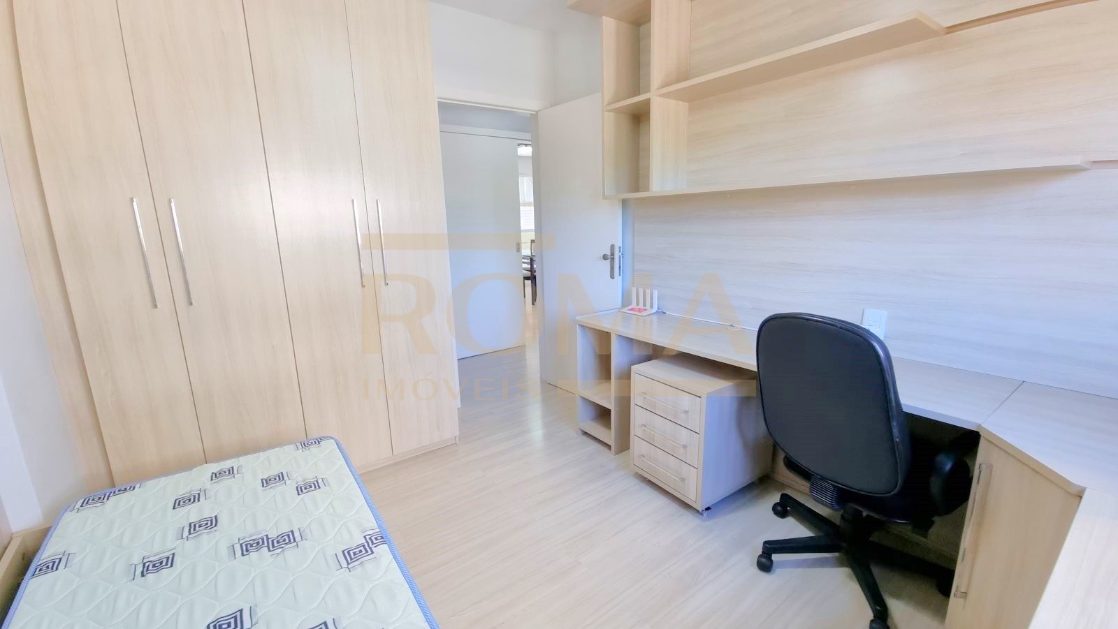 APARTAMENTO MOBILIADO, ESPAÇOSO E CONFORTÁVEL COM 2 SACADAS — foto 15