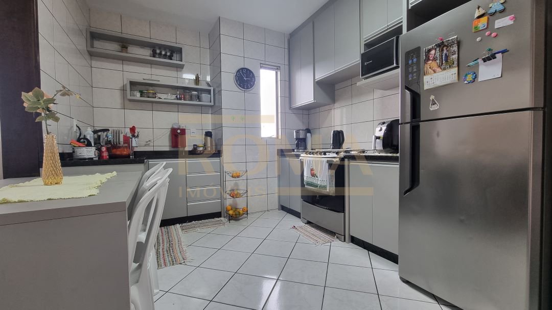 APARTAMENTO SEMI MOBILIADO E ESPAÇOSO COM 3 SACADAS — foto 3