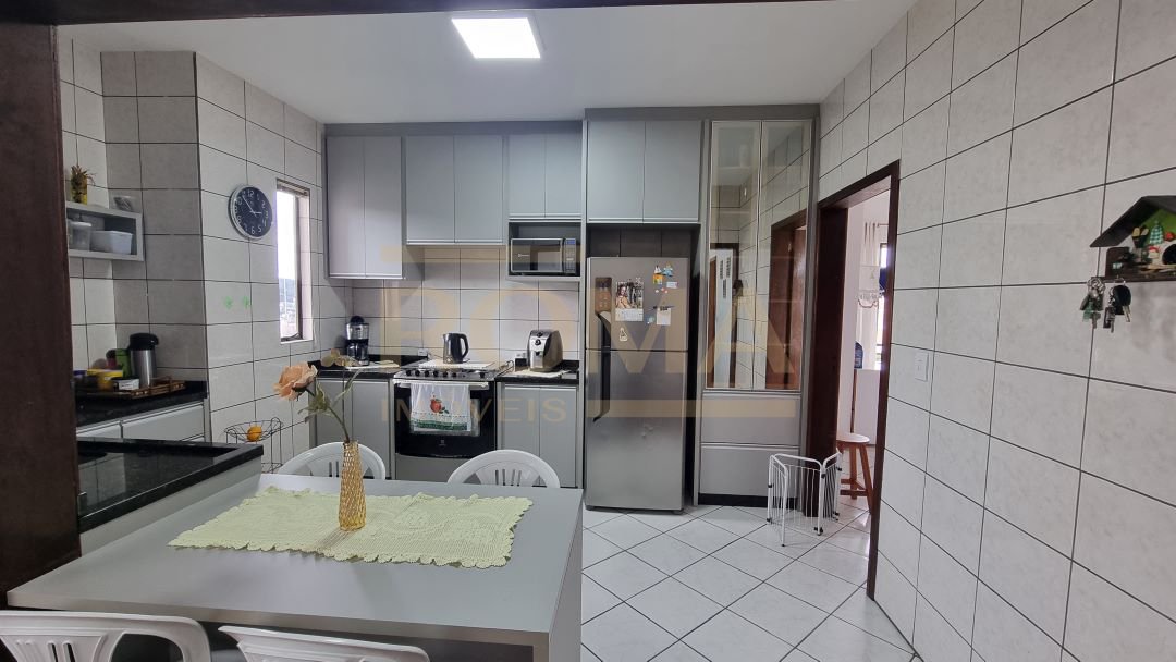 APARTAMENTO SEMI MOBILIADO E ESPAÇOSO COM 3 SACADAS — foto 12