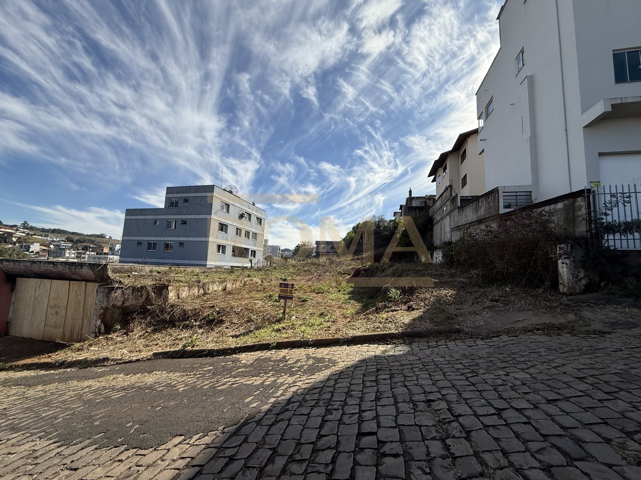 TERRENO GRANDE NA RUA VIDAL RAMOS — foto principal