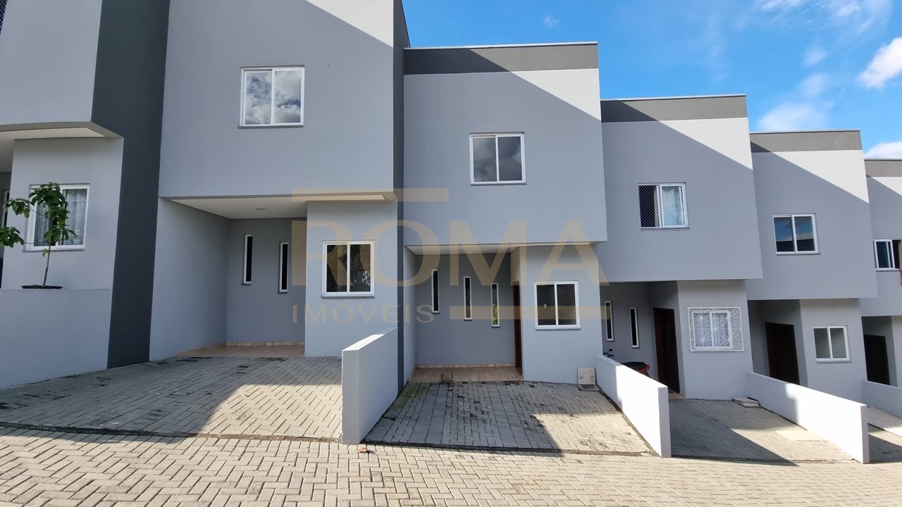CASA GEMINADA PRÓXIMO AO PARQUE CENTRAL — foto principal