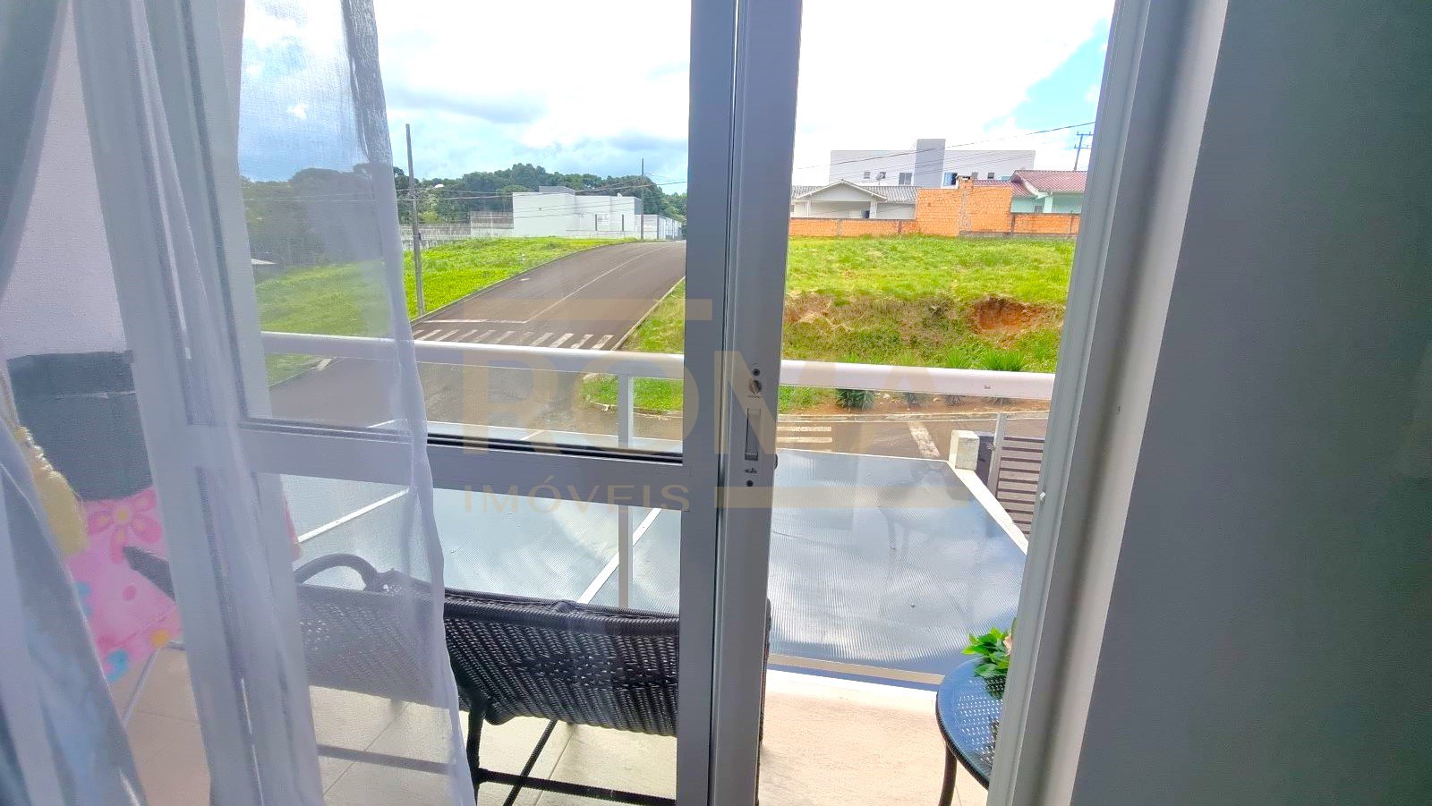 GEMINADA COM 3 PAVIMENTOS E SEMI MOBILIADA — foto 12